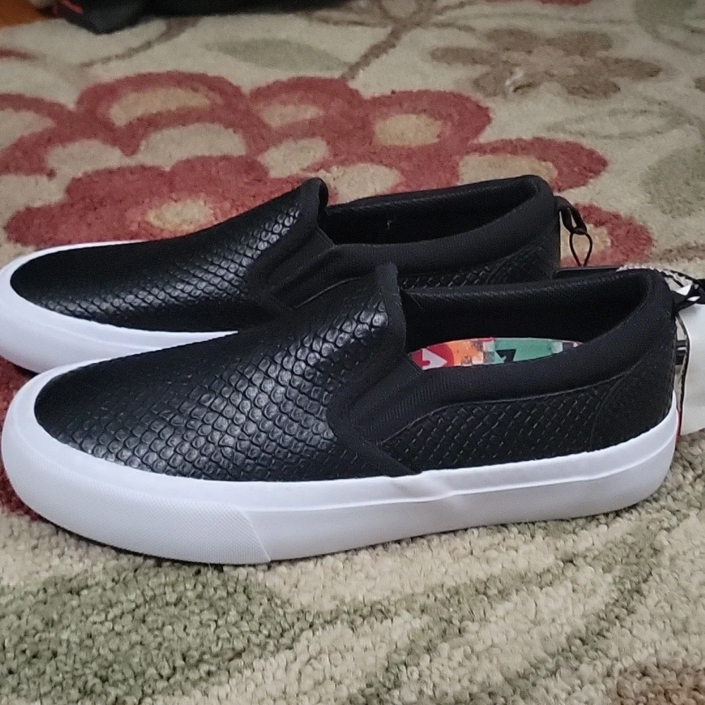 Boys Airwalk shoes size 6